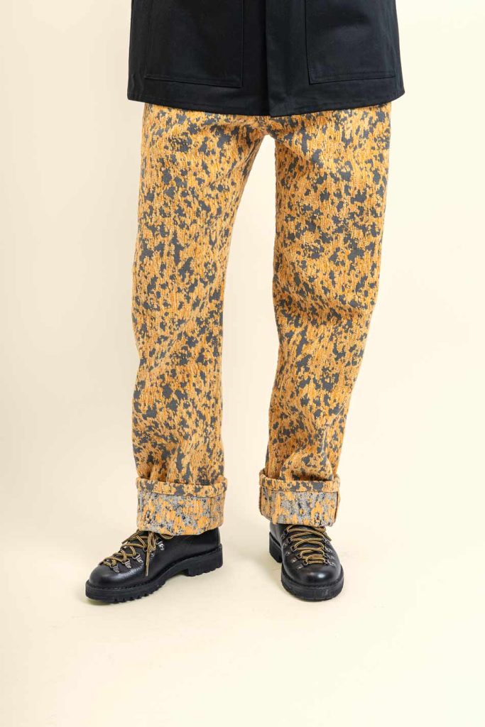 Pantalone in Velluto Jacquard LICHENI® (variante YVFSCAMO) 5 tasche, unisex, straight leg, leggermente relaxed, Made in Italy.
